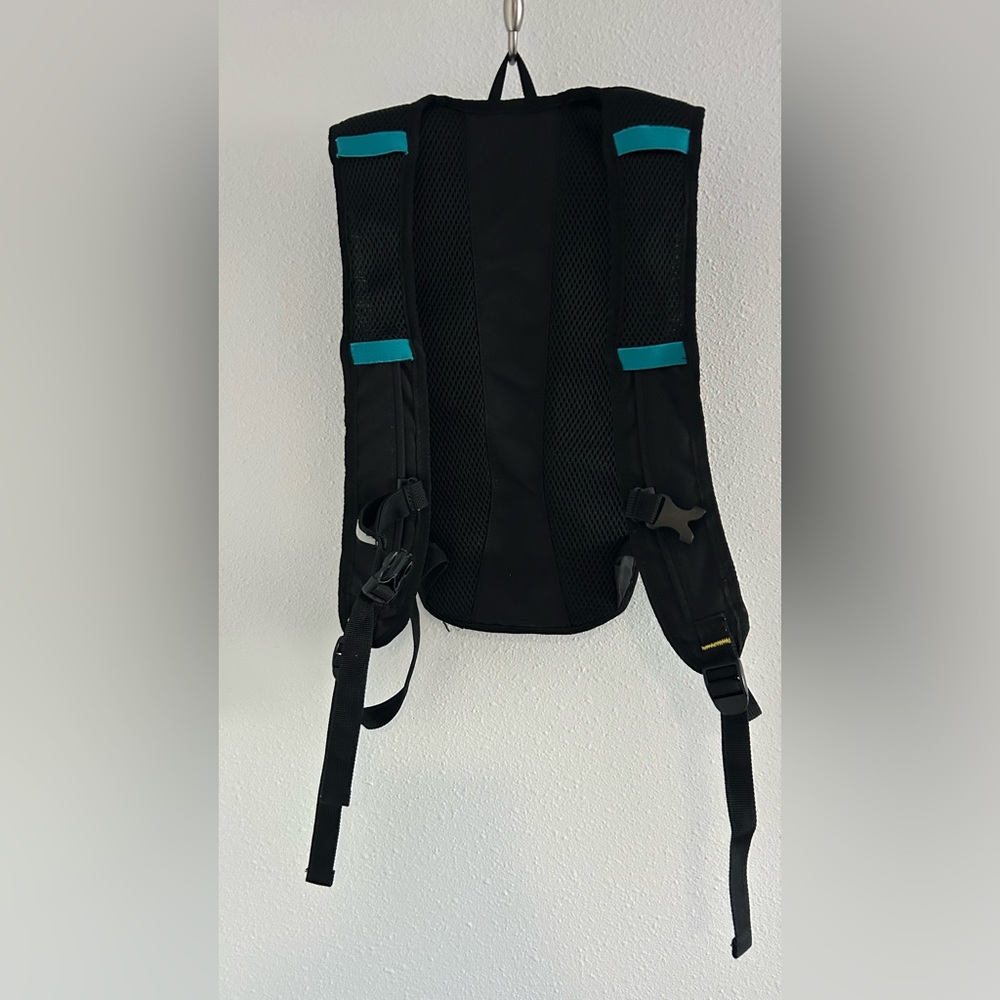 Sierra Designs Black Hydration Backpack - Picture 3 of 5